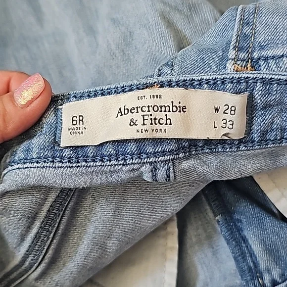 Abercrombie and Fitch light wash distressed jeans skinny boot - Picture 5 of 7